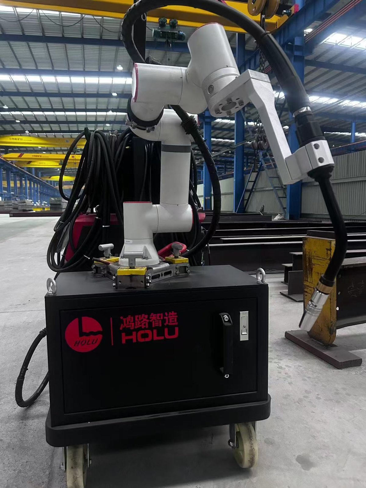 Portable Honglu welding robot in use on a steel component